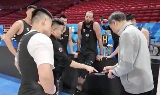 九游体育-CBA｜许利民：麦基是球队领袖，首秀发挥七成功力