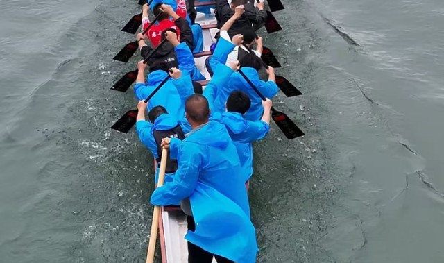 jiuyou-衡阳一女村干部加入“龙超”队担任鼓手：想当好定海神针，用行动证明女子能顶半边天|龙舟|衡阳市|湖南省|洣河村|霞流镇_新浪体育_新浪新闻