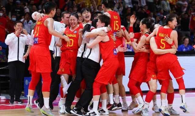 81-68，中国女篮世界杯首胜，不认识的都不中用，李月汝定海神针