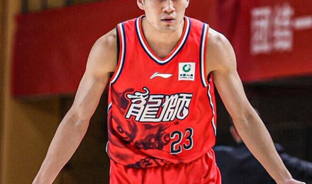 九游娱乐-郭艾伦连14场伤停广州大胜北控 陈国豪因“回避条款”只打一节